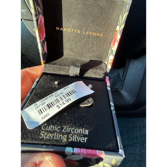 Sterling Silver Cubic Zirconia Stud Earrings Small Boxed Womens - Picture 5 of 7